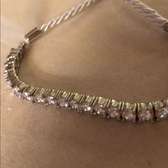 Tennis bracelet slider on a silk braided cord - Picture 5 of 7